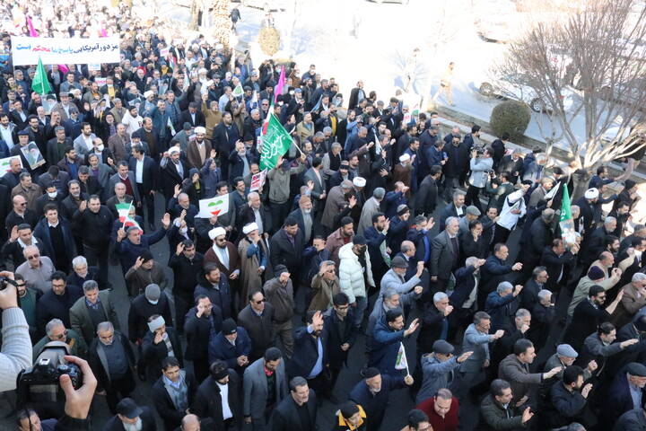 تصاویر/ راهپیمایی مردم بابصیرت سمنان در دفاع از امنیت ملی ایران