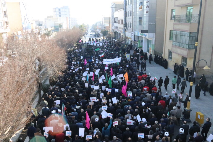 تصاویر/ راهپیمایی مردم بابصیرت سمنان در دفاع از امنیت ملی ایران
