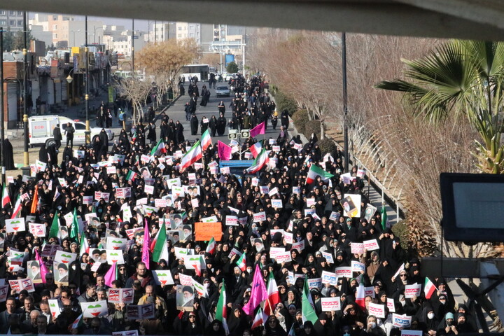 تصاویر/ راهپیمایی مردم بابصیرت سمنان در دفاع از امنیت ملی ایران