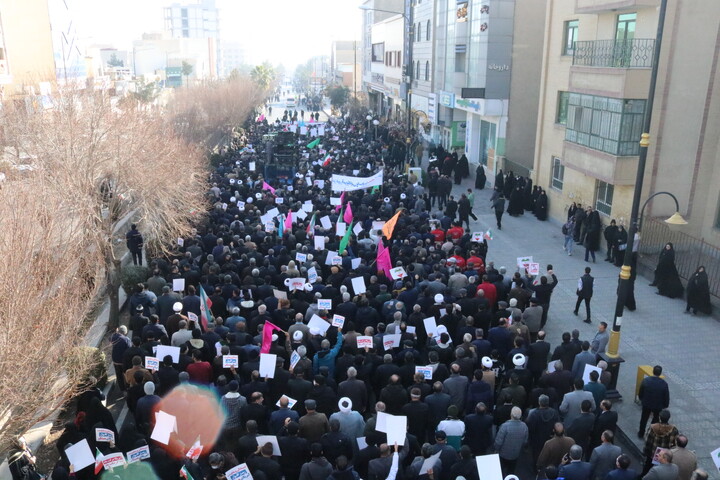 تصاویر/ راهپیمایی مردم بابصیرت سمنان در دفاع از امنیت ملی ایران