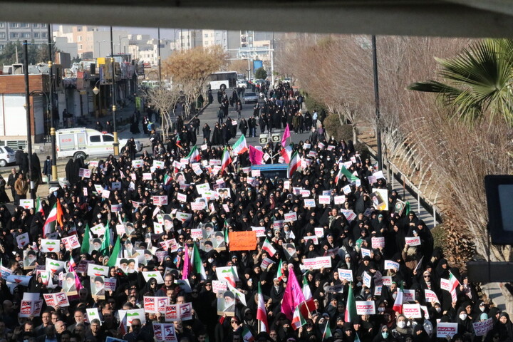 تصاویر/ راهپیمایی مردم بابصیرت سمنان در دفاع از امنیت ملی ایران