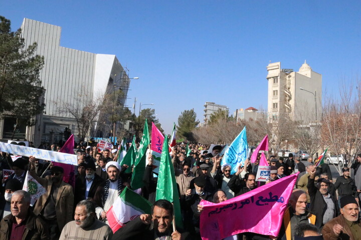 تصاویر/ راهپیمایی مردم بابصیرت سمنان در دفاع از امنیت ملی ایران