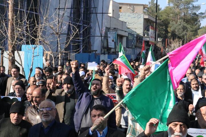 تصاویر/ راهپیمایی مردم بابصیرت سمنان در دفاع از امنیت ملی ایران