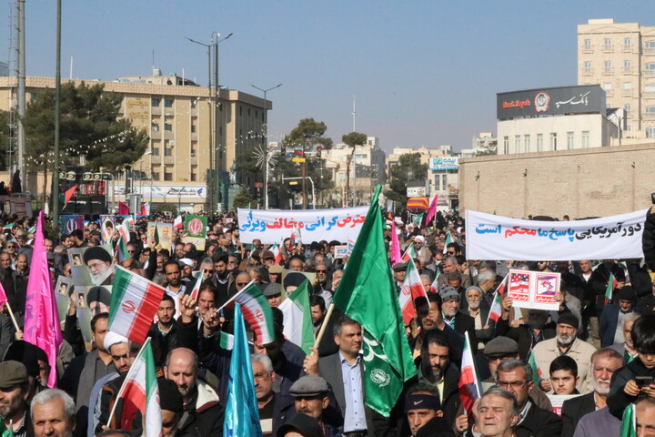 تصاویر/ راهپیمایی مردم بابصیرت سمنان در دفاع از امنیت ملی ایران