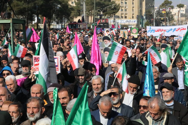 تصاویر/ راهپیمایی مردم بابصیرت سمنان در دفاع از امنیت ملی ایران