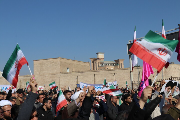 تصاویر/ راهپیمایی مردم بابصیرت سمنان در دفاع از امنیت ملی ایران