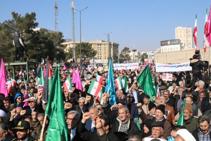 تصاویر/ راهپیمایی مردم بابصیرت سمنان در دفاع از امنیت ملی ایران