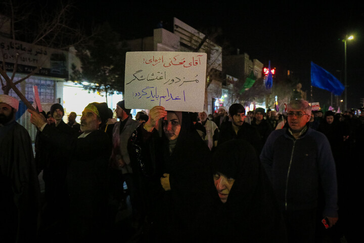 تصاویر/ خروش شبانه مردم قم در حمایت از جمهوری اسلامی