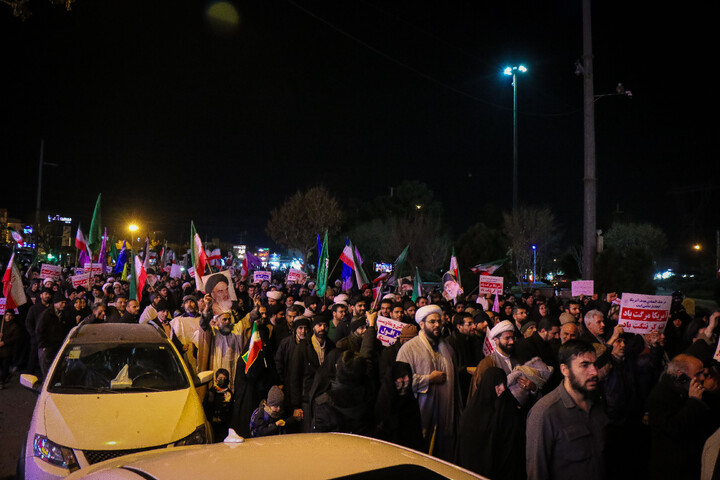 تصاویر/ خروش شبانه مردم قم در حمایت از جمهوری اسلامی
