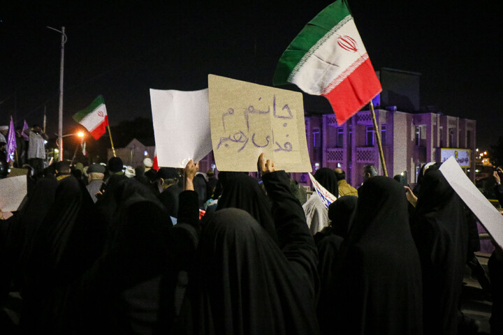 تصاویر/ خروش شبانه مردم قم در حمایت از جمهوری اسلامی