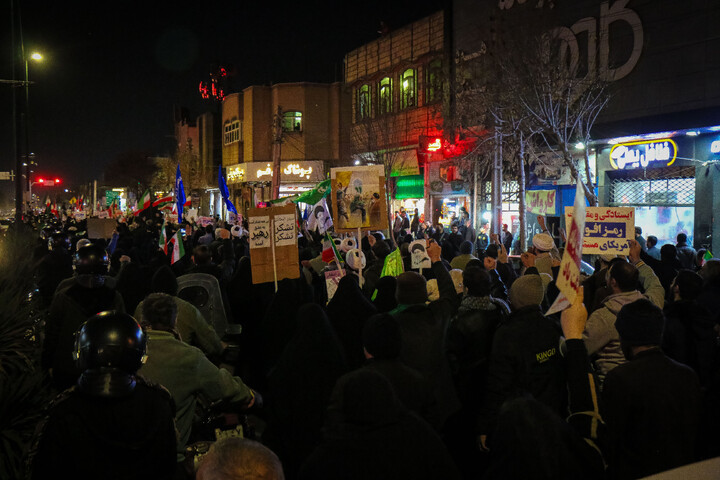 تصاویر/ خروش شبانه مردم قم در حمایت از جمهوری اسلامی