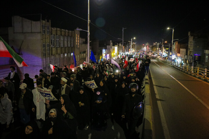 تصاویر/ خروش شبانه مردم قم در حمایت از جمهوری اسلامی