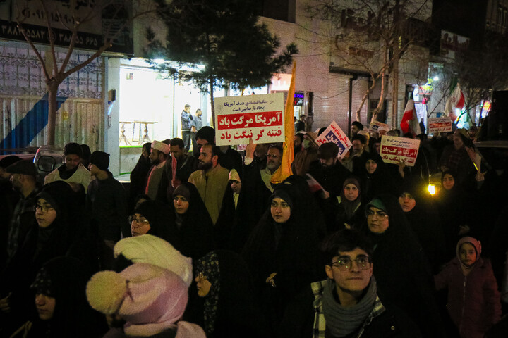 تصاویر/ خروش شبانه مردم قم در حمایت از جمهوری اسلامی