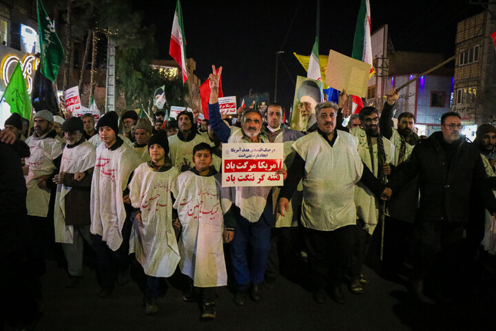 تصاویر/ خروش شبانه مردم قم در حمایت از جمهوری اسلامی