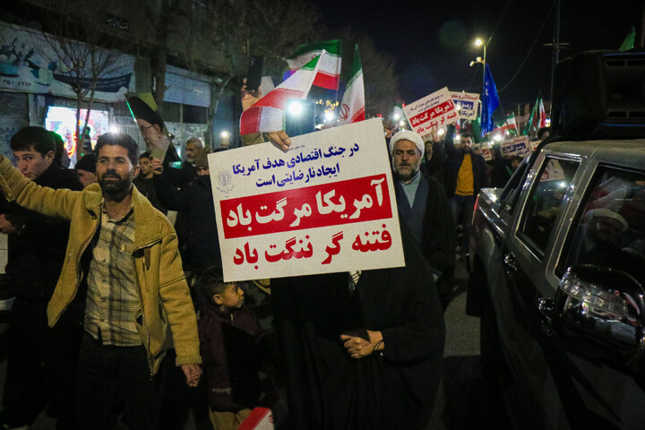 تصاویر/ خروش شبانه مردم قم در حمایت از جمهوری اسلامی