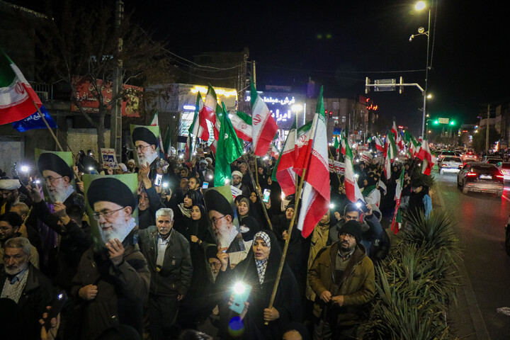 تصاویر/ خروش شبانه مردم قم در حمایت از جمهوری اسلامی