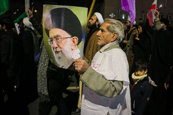 تصاویر/ خروش شبانه مردم قم در حمایت از جمهوری اسلامی