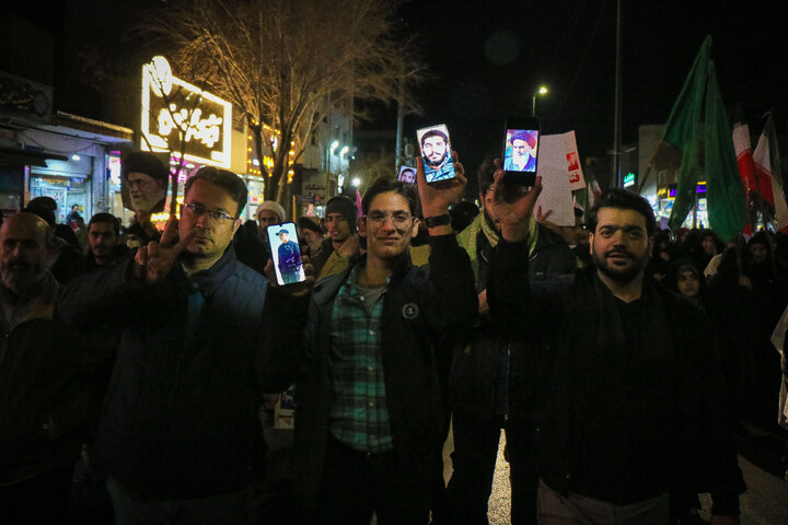 تصاویر/ خروش شبانه مردم قم در حمایت از جمهوری اسلامی