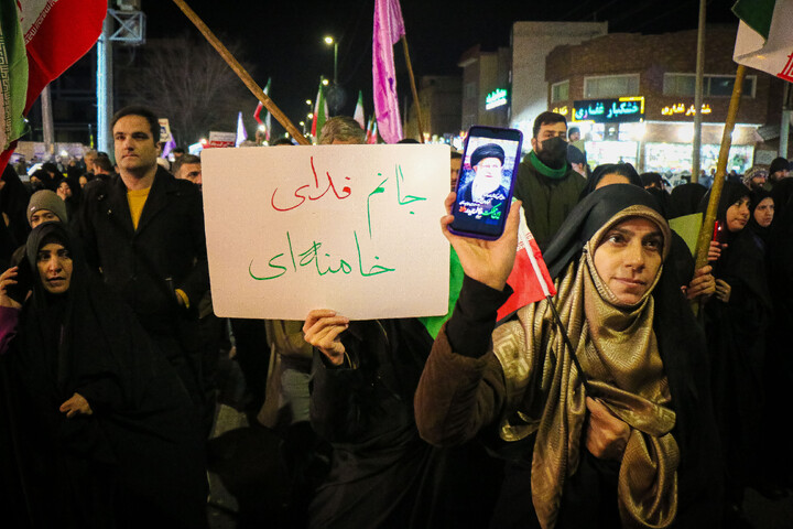 تصاویر/ خروش شبانه مردم قم در حمایت از جمهوری اسلامی