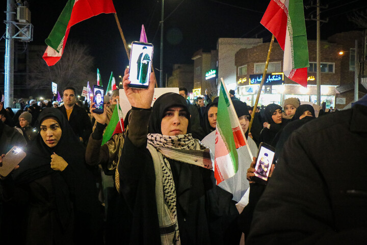 تصاویر/ خروش شبانه مردم قم در حمایت از جمهوری اسلامی