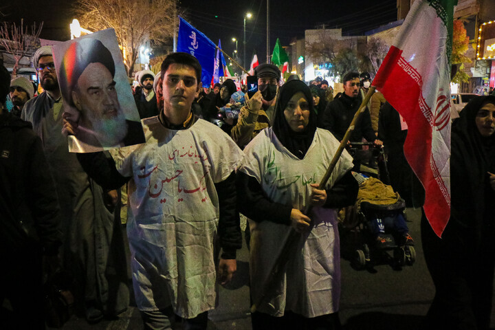 تصاویر/ خروش شبانه مردم قم در حمایت از جمهوری اسلامی