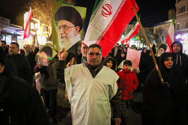 تصاویر/ خروش شبانه مردم قم در حمایت از جمهوری اسلامی