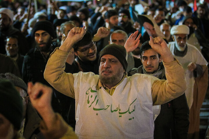 تصاویر/ خروش شبانه مردم قم در حمایت از جمهوری اسلامی