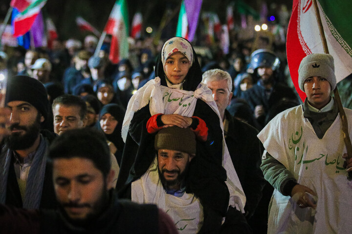 تصاویر/ خروش شبانه مردم قم در حمایت از جمهوری اسلامی