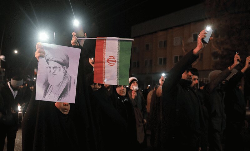 قیام قمی‌ها علیه اغتشاشگران + عکس