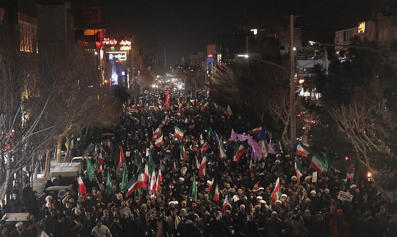 قیام قمی‌ها علیه اغتشاشگران + عکس