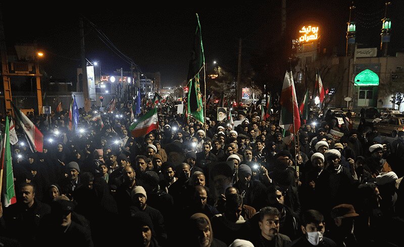 قیام قمی‌ها علیه اغتشاشگران + عکس