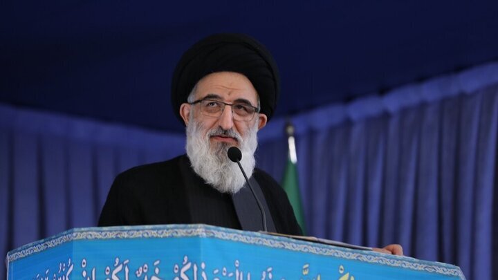 وحدت مردم ایران مهم‌ترین رمز پیروزی در برابر صهیونیسم جنایتکار است