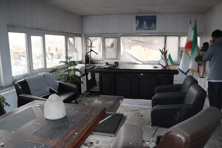 تصاویر / آسیب اغتشاشگران در همدان به اموال عمومی