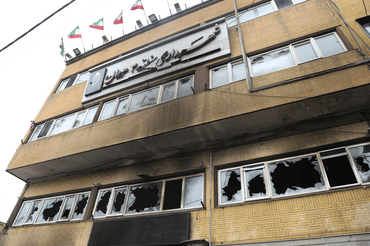 تصاویر / آسیب اغتشاشگران در همدان به اموال عمومی