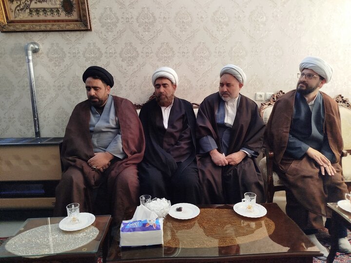 تصاویر / دیدار مدیر حوزه علمیه قزوین با خانواده شهید مدافع امنیت