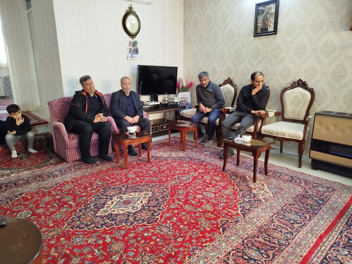 تصاویر / دیدار مدیر حوزه علمیه قزوین با خانواده شهید مدافع امنیت