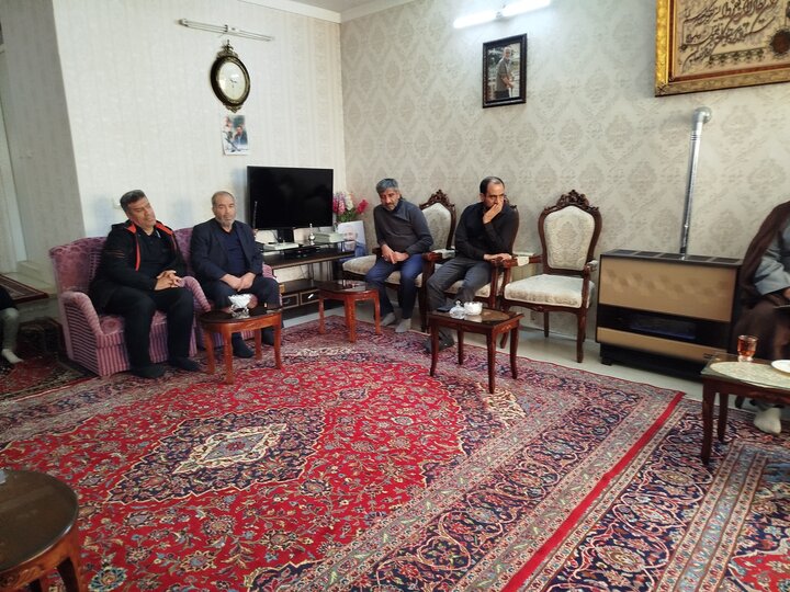 تصاویر / دیدار مدیر حوزه علمیه قزوین با خانواده شهید مدافع امنیت