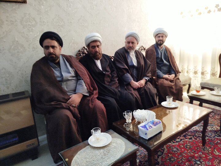 تصاویر / دیدار مدیر حوزه علمیه قزوین با خانواده شهید مدافع امنیت