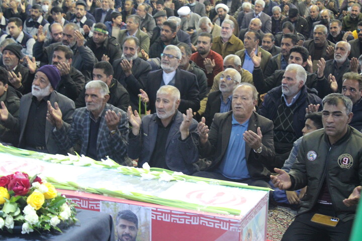 تصاویر/ وداع مردم‌ کرمان‌ با شهید امنیت اَحد زرنگی‌پور