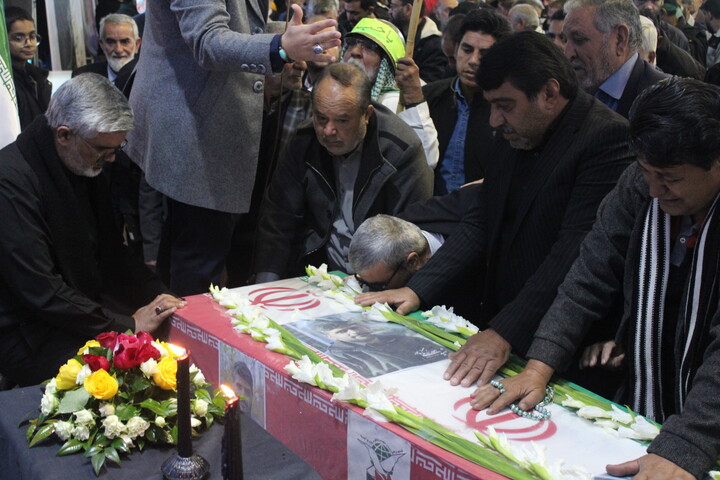 تصاویر/ وداع مردم‌ کرمان‌ با شهید امنیت اَحد زرنگی‌پور