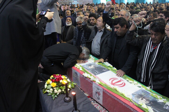 تصاویر/ وداع مردم‌ کرمان‌ با شهید امنیت اَحد زرنگی‌پور