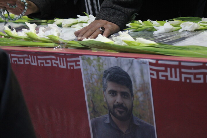 تصاویر/ وداع مردم‌ کرمان‌ با شهید امنیت اَحد زرنگی‌پور