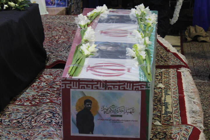 تصاویر/ وداع مردم‌ کرمان‌ با شهید امنیت اَحد زرنگی‌پور