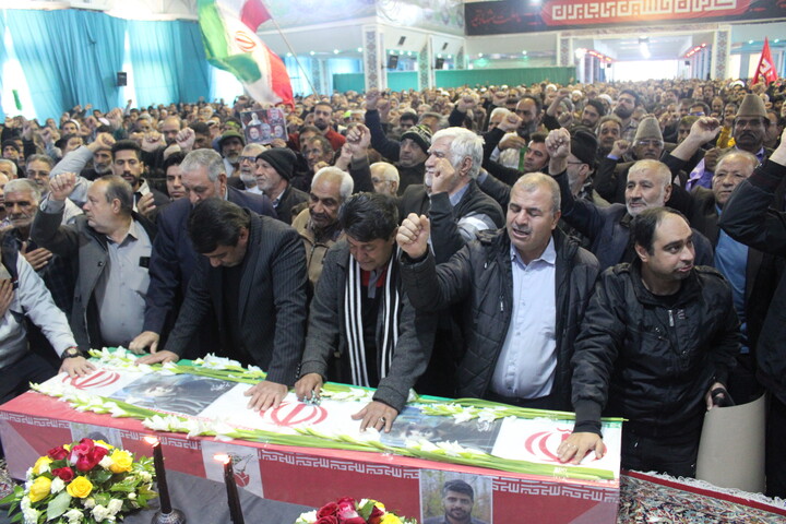 تصاویر/ وداع مردم‌ کرمان‌ با شهید امنیت اَحد زرنگی‌پور