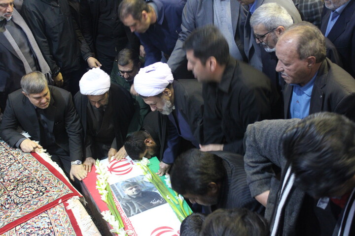 تصاویر/ وداع مردم‌ کرمان‌ با شهید امنیت اَحد زرنگی‌پور