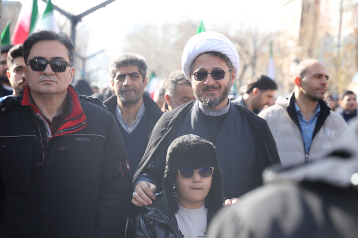 تصاویر/اجتماع مردم غیور سنندج  در محکومیت اغتشاشات اخیر