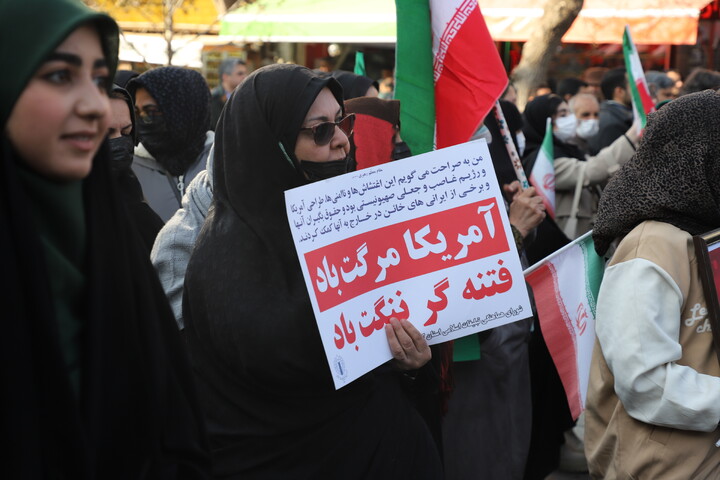 تصاویر/اجتماع مردم غیور سنندج  در محکومیت اغتشاشات اخیر