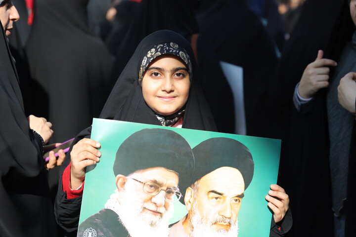 تصاویر/اجتماع مردم غیور سنندج  در محکومیت اغتشاشات اخیر