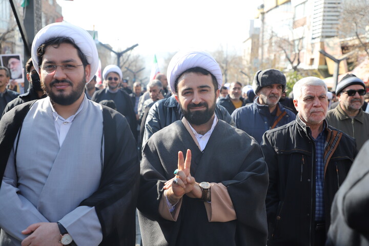 تصاویر/اجتماع مردم غیور سنندج  در محکومیت اغتشاشات اخیر