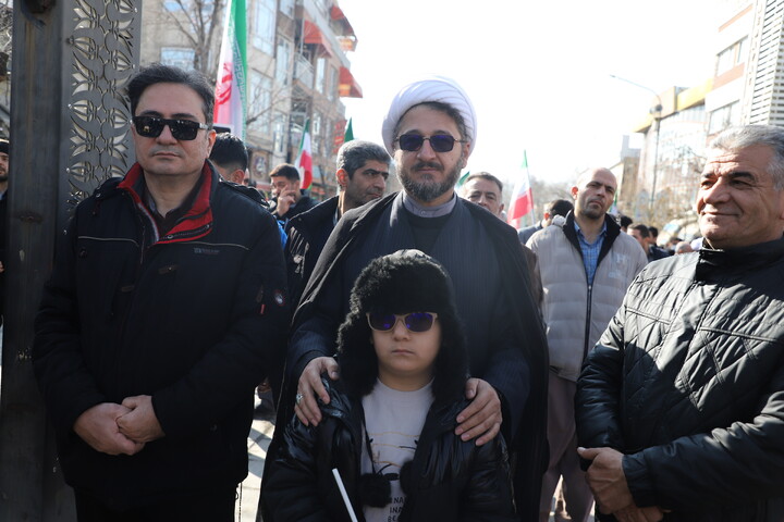 تصاویر/اجتماع مردم غیور سنندج  در محکومیت اغتشاشات اخیر